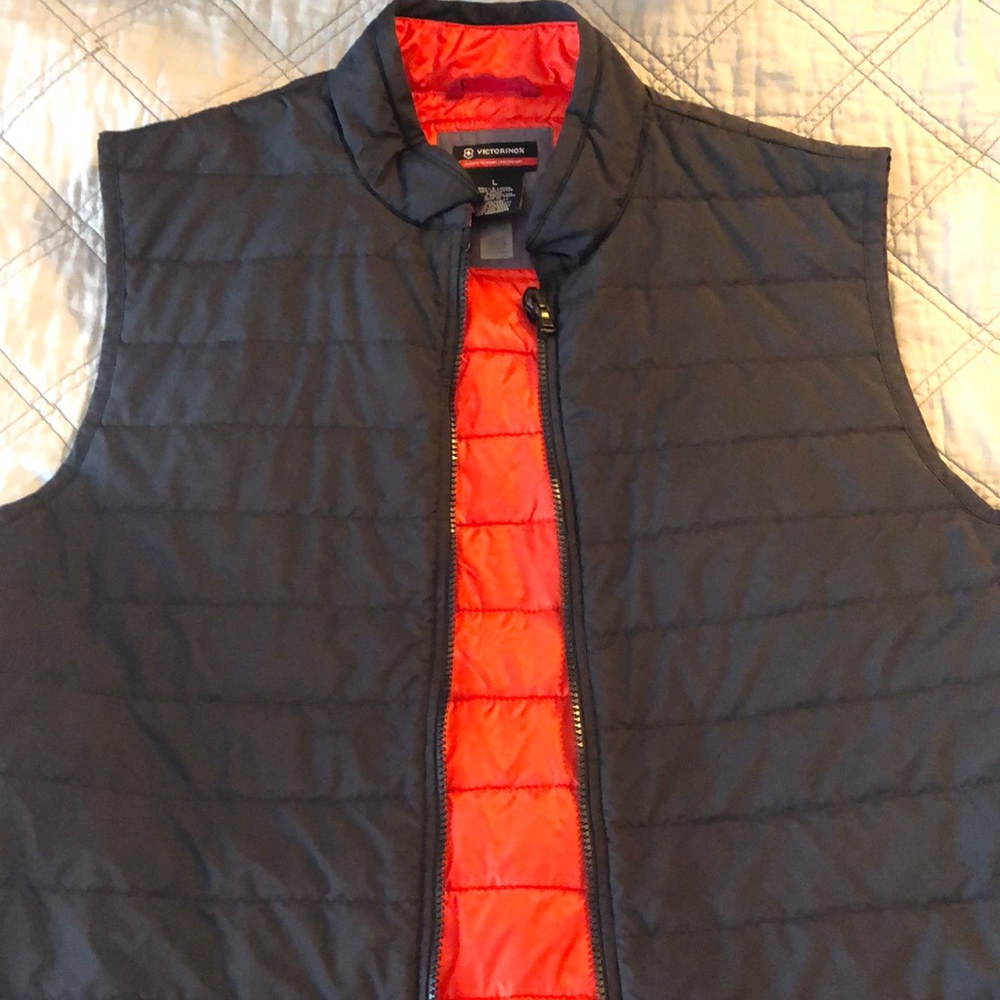 Victorinnox vest